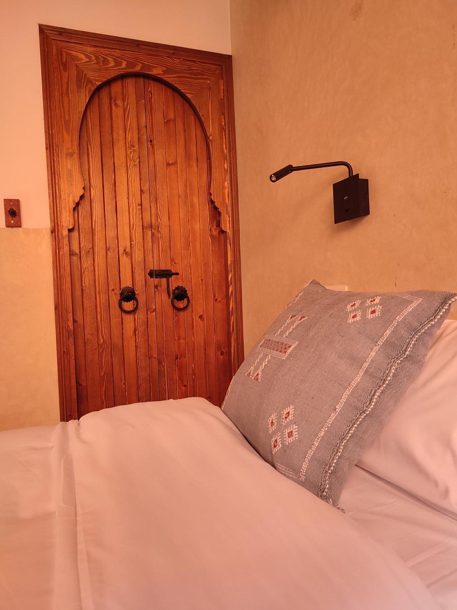 Private Room In Apartment Tov ทากาเซาท์ ภายนอก รูปภาพ